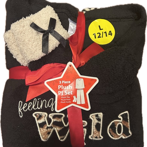 Other - 3 Piece Plush PJ Set - Black and Cream